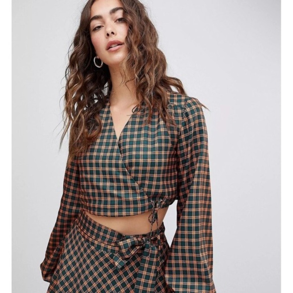 Glamorous wrap front top in check Size US 4 (H10)‎